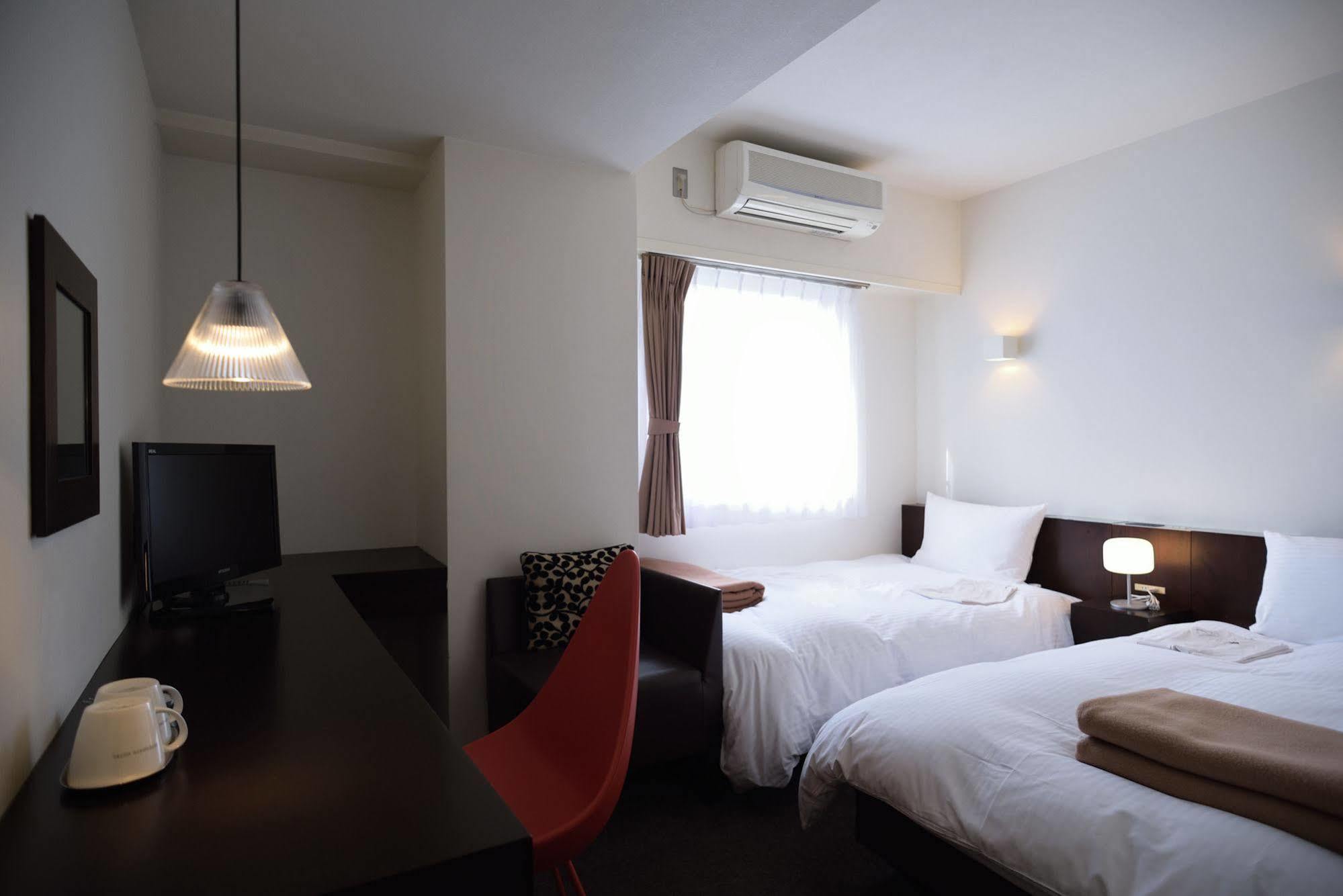 7 Days Hotel Plus Коті Екстер'єр фото